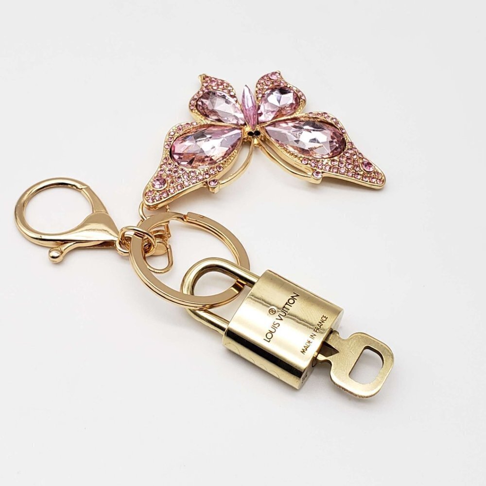 LV Gold Padlock Authentic 🔑 Luxury Bag Charm w/ Unbranded Butterfly Keychain - Picture 3 of 9